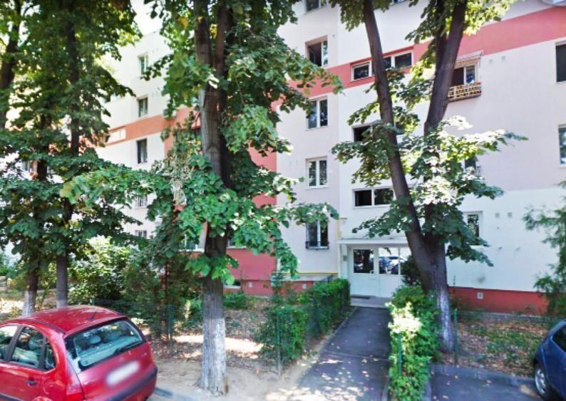 3 camere modern, loc de parcare inclus pet friendly, 3 minute metrou 1 Decembrie