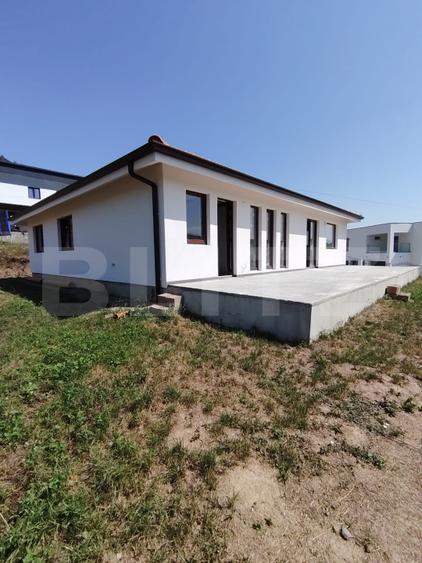 „Casă în stil mediteranean de vânzare în Livezeni – Oază de liniște și confort”