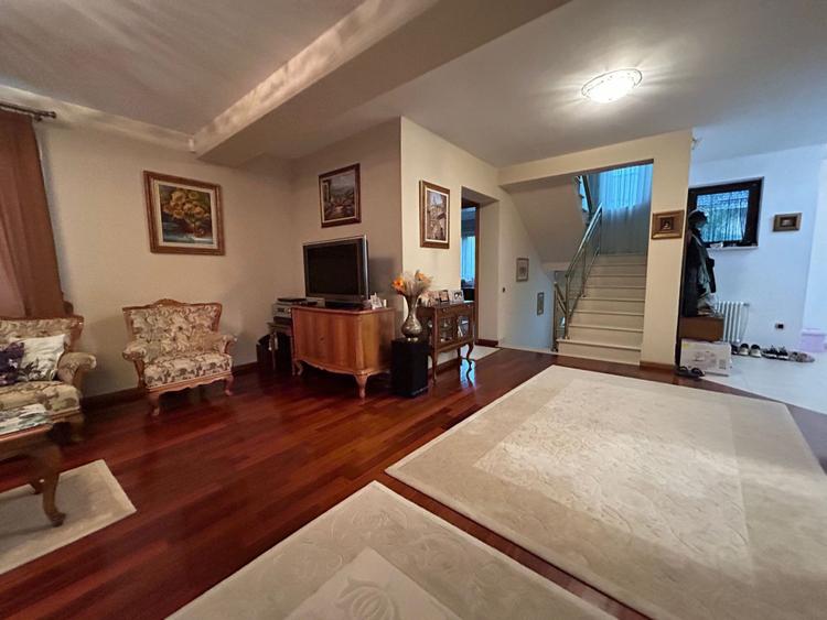Casa individuala, 6 camere, 300 mp, 1100 mp teren, Prof Ioan Rus