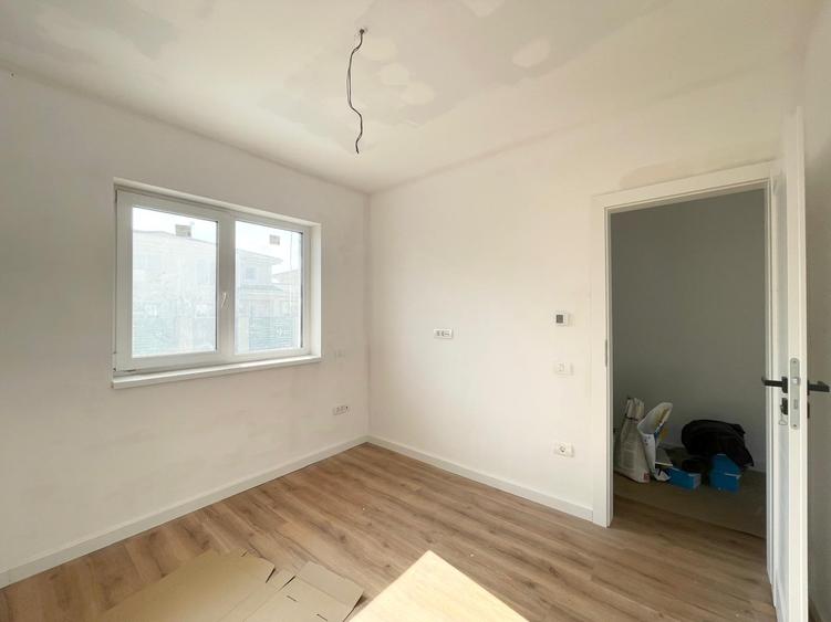 Duplex cu 5 camere separat prin camera tehnica - Mosnita Noua