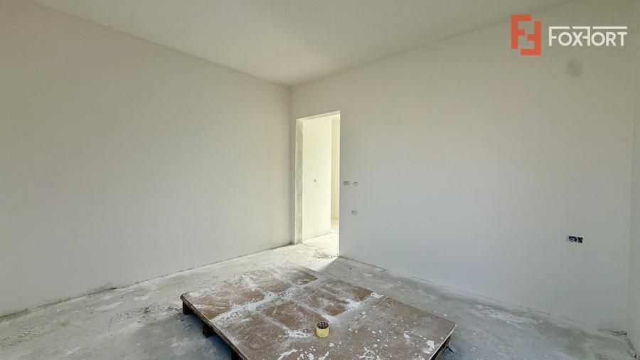 Casa individuala de vanzare, 8 camere + 4 bai - Mosnita Veche
