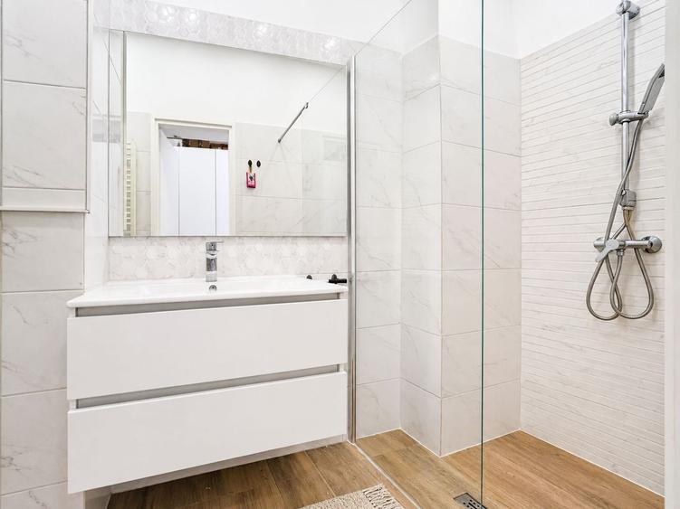 Apartament ultramodern cu 2 camere in cladire istorica - Piata Victoriei