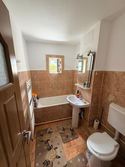 Inchiriem apartament cu 2 camere in Mazepa 2, et.3, pret 2000 de lei.