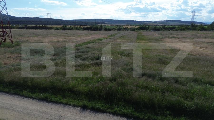 Teren intravilan 2.056 mp | Două fronturi stradale | Zonă rezidențială Petrești - 5