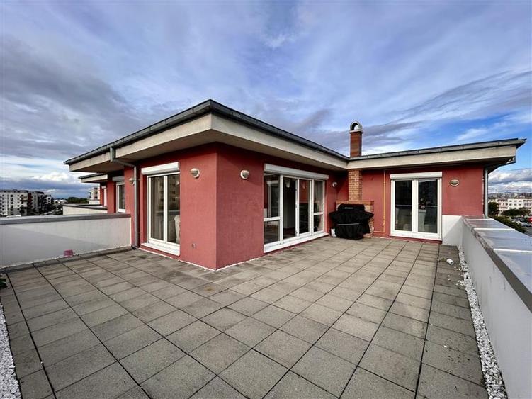 Penthouse rar cu 80 mp de terase și priveliște – Avantgarden Brasov
