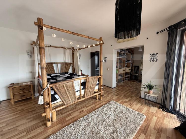 Casa P+1+M cu piscina si 1057 mp de teren, pozitionata inedit