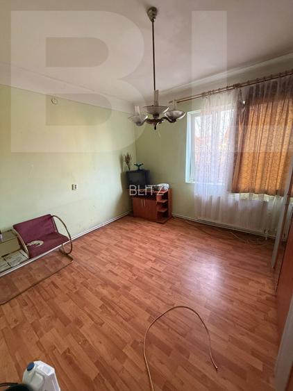 Casa de vanzare, cu 3 camere, doua bucatarii+teren in Simeria