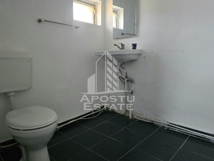 Spatiu comercial, cu locuinta, in Curtici