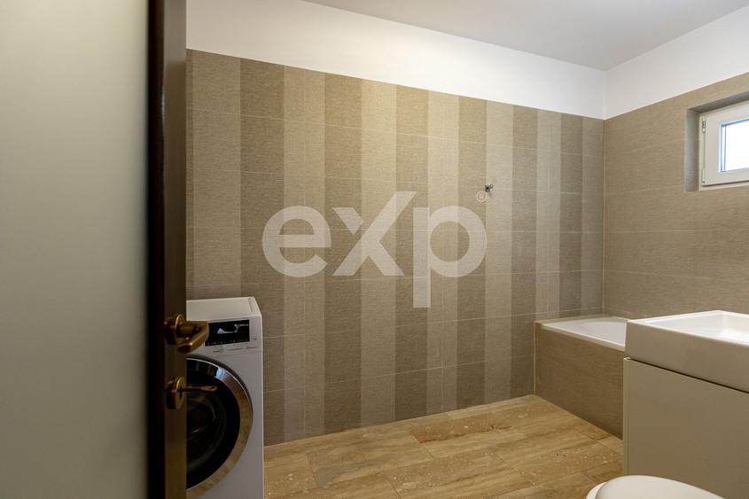 Casă/Vilă duplex cu 5 camere de vânzare, strada 9 Mai- zona Centrală