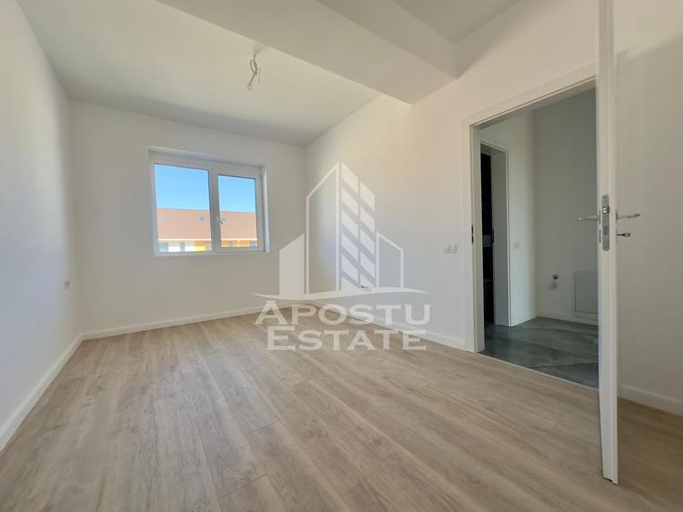 Penthouse cu 3 camere, 2 bai si dressing in spate la Lidl.