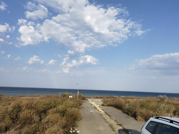 Teren intravilan 12.600 mp în apropiere de Beach Please și Nibiru