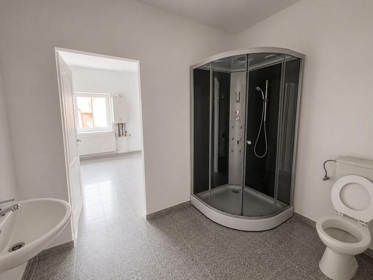 5 euro/mp! Spatiu birouri/comercial de inchiriat, zona Pod Ira
