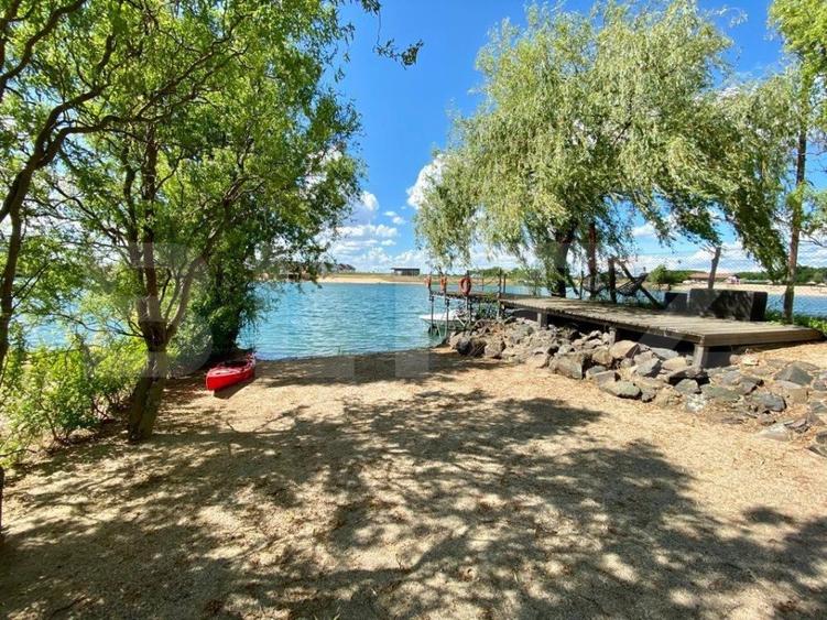 Vilă la Lac în Zona Apa - Oază de Confort și Eleganță