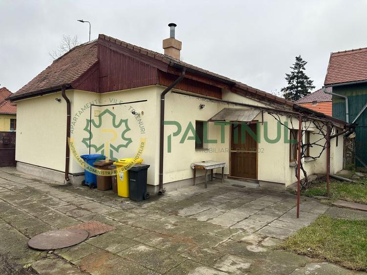 Casă individuală de închiriat în Sibiu – singur în curte, teren 900 mp, garaj