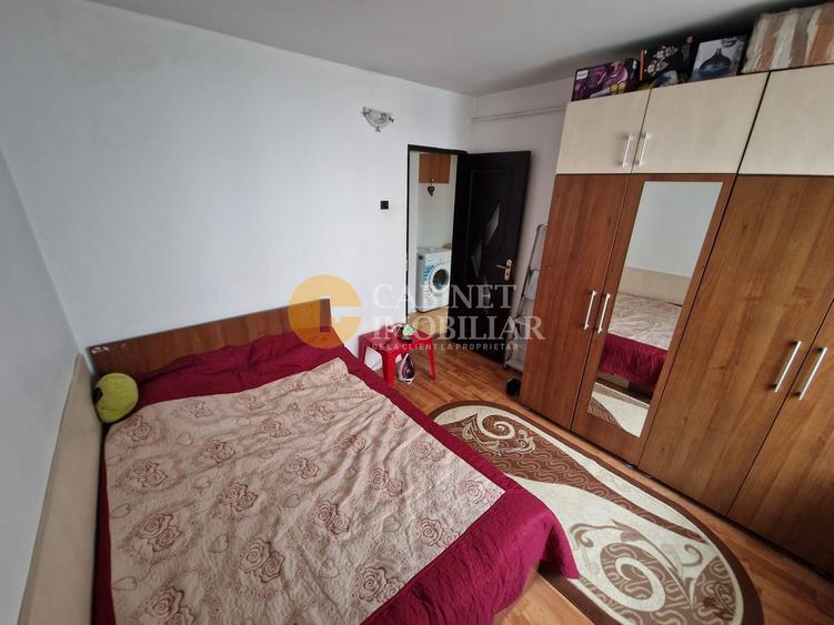 3 camere semidecomandat-mobilat/utilat-Zona Zimbru