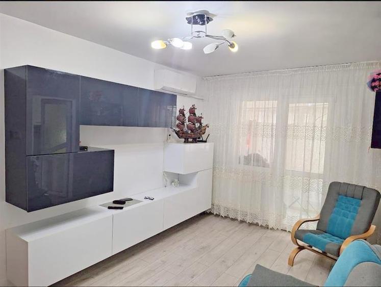 Apartament 3 camere nedecomandat, zona Milcov