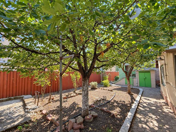 Casa din caramida, 3 camere + anexa, teren 262 mp,  zona Vlaicu