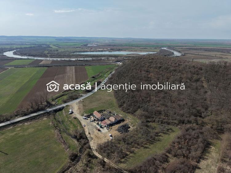 1,2 ha teren comercial/industrial cu hale in Baratca Paulis Arad