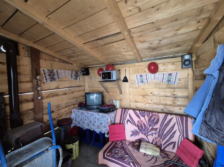 Caciulati, vanzare casa 3 camere la rosu, 400mp. teren