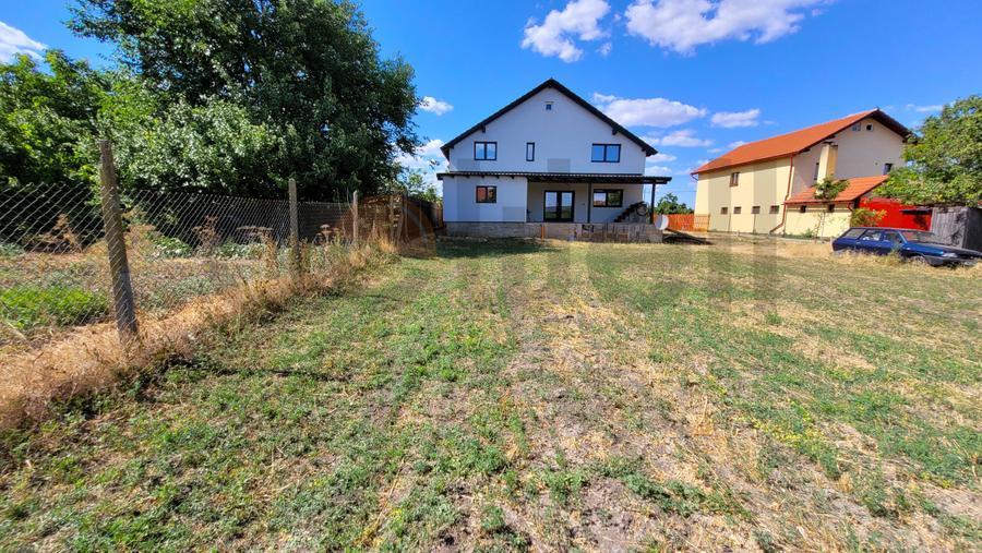 Casa individuala la rosu | Becicherecu Mic |Teren 2000 mp|Comision 0%