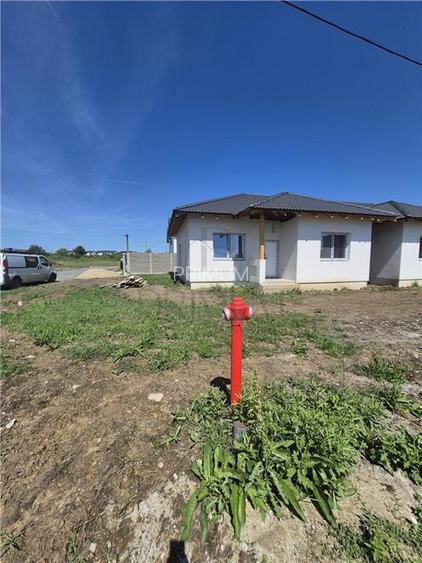 Duplex despartit prin baie - aproape de centura - toate utilitatile - 2
