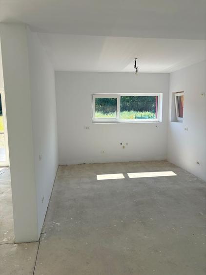 VILĂ CONTEMPORANĂ DE VÂNZARE – 450.000 €     COMISION%