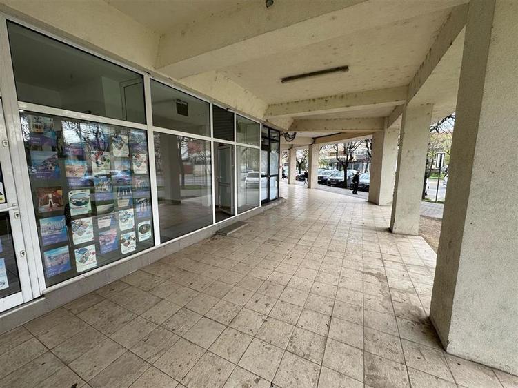 Sp comercial Teatru intersectie, zona 0, vitrina, 22 mp, pe colt