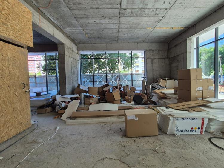 SPAȚIU COMERCIAL DE ÎNCHIRIAT - BLOC NOU - 9