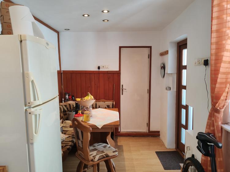 Apartament 3 camere in casa zona Central