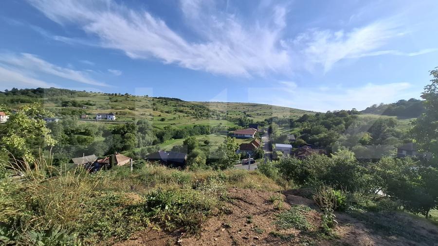 Casa pe un nivel, cu teren 2997 mp, panorama superba,Suceagu