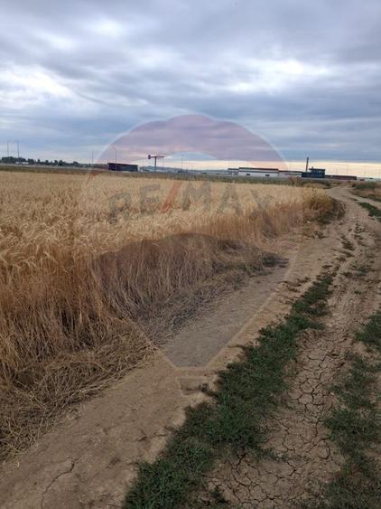 Teren intarvilan de vânzare în zona industrială