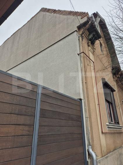 Casa de vanzare, curte comuna cu 1 locatar, 110 mp, zona ultracentrala