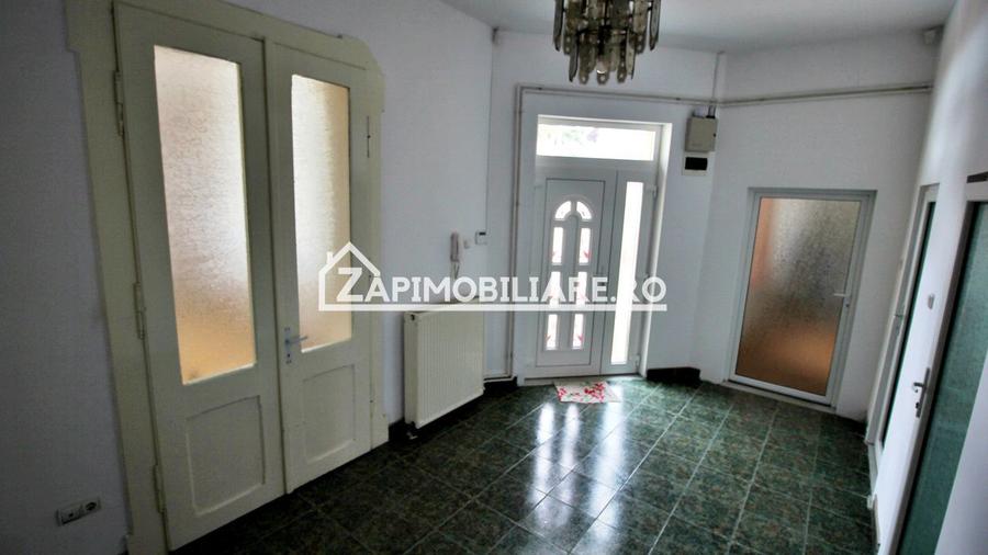 Casa 5 camere,3 băi,180 mp.teren 371 mp.Central
