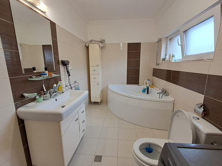 Duplex situat in Floresti zona Terra