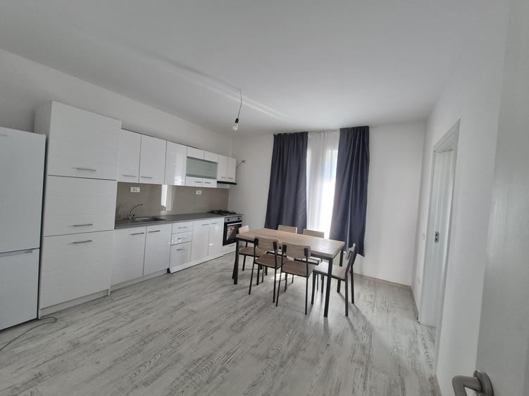 Vila cu 5 camere,3 bai,curte 500 mp