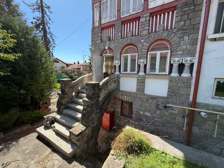 Vilă istorică de vânzare Castel Aura Buzescu Bușteni str. Victoriei nr. 11
