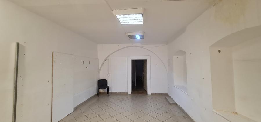 Inchiriez spatiu comercial situat ultracentral in Piata Mare,