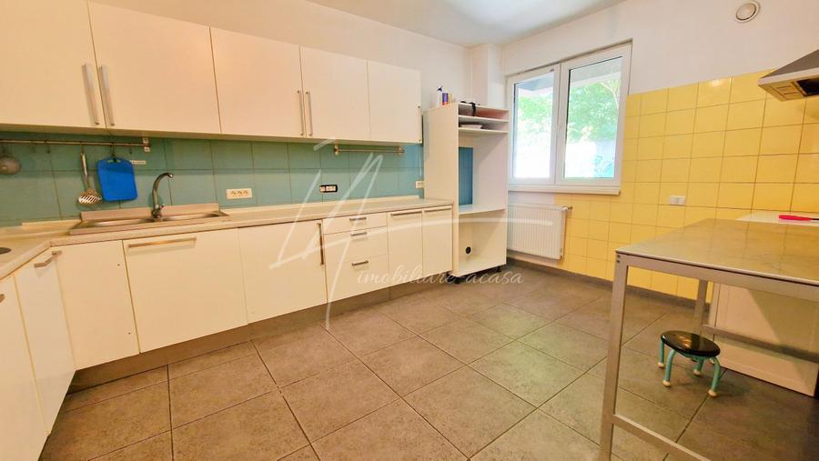 Apartament cu 5 camere-239 mp.+ terasa 358 mp. Prelungirea Ghencea 281- parter