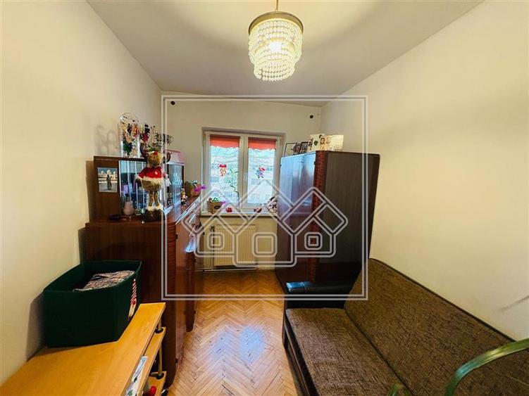 Apartament 3 camere - 2 balcoane - Valea Aurie