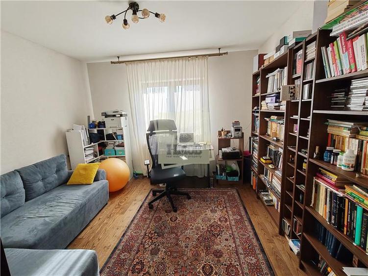 Casa moderna 3 camere 2 bai teren 790mp zona Cetate