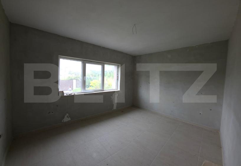 Casa cu 5 camere, 300 mp, teren 17 ari, Valea Rusului
