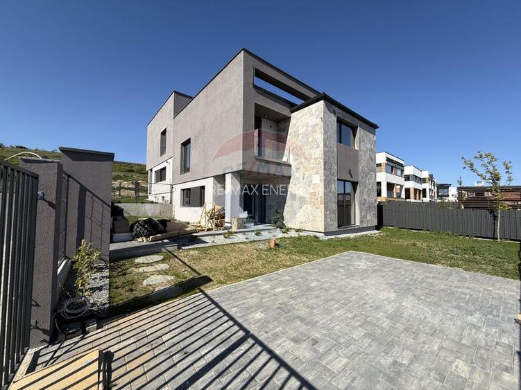 Vila de inchiriat in Voronet. Prima inchiriere, 5 camere. - 2