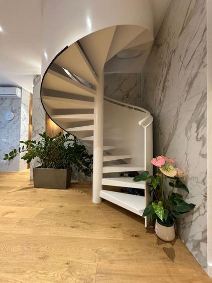Apartament pe 2 niveluri