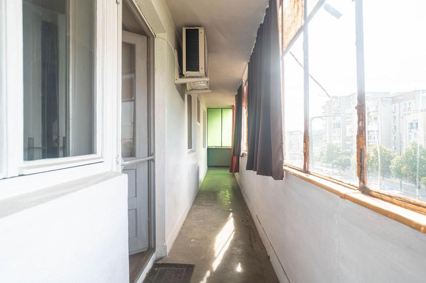Apartament 3 camere - etaj 3 - bvd. Revolutiei - COMISION 0