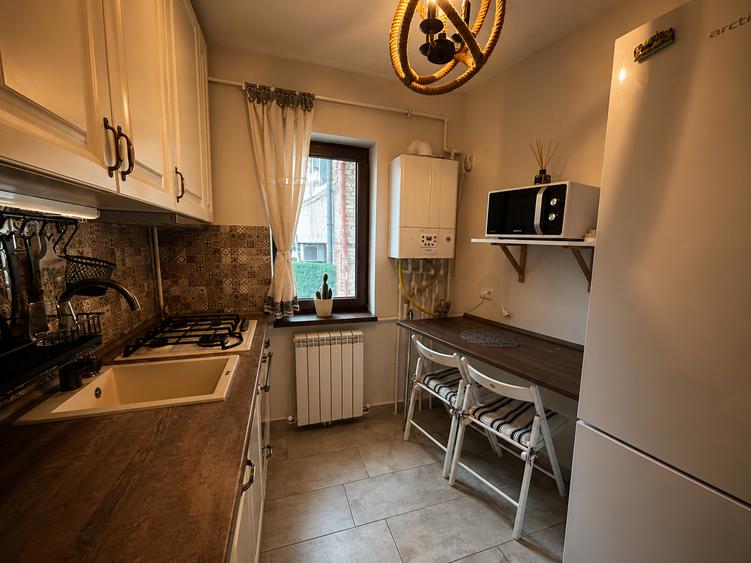 Apartament 3 camere pe două niveluri - în Piața Ovidiu