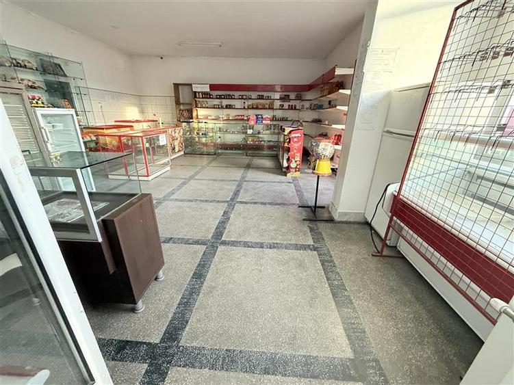 Secuieni - 17 km de Bacau - spatiu comercial