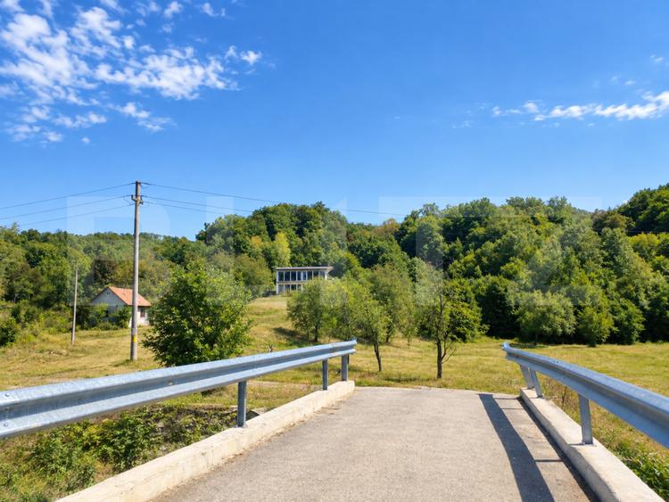 Vilă modernă 300 mp + 3,27 ha teren , Gothatea / Gurasada - 30 km Deva