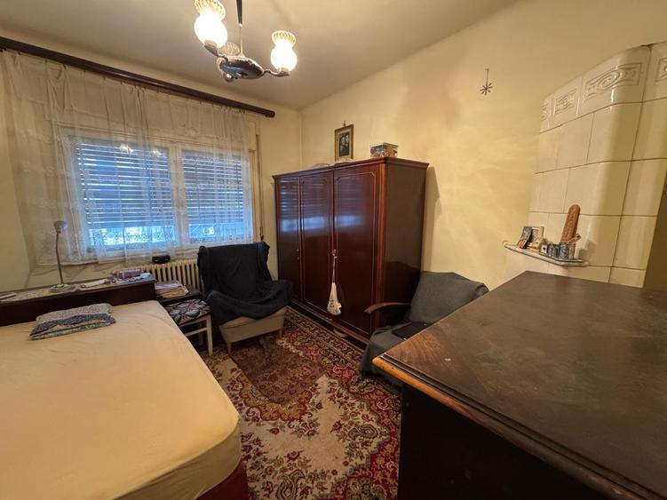 Vanzare apartament patru camere in vila cartierul Armenesc curte