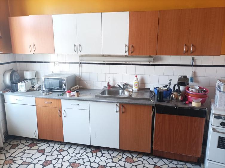 Casa 4 camere libera la vanzare zona Central
