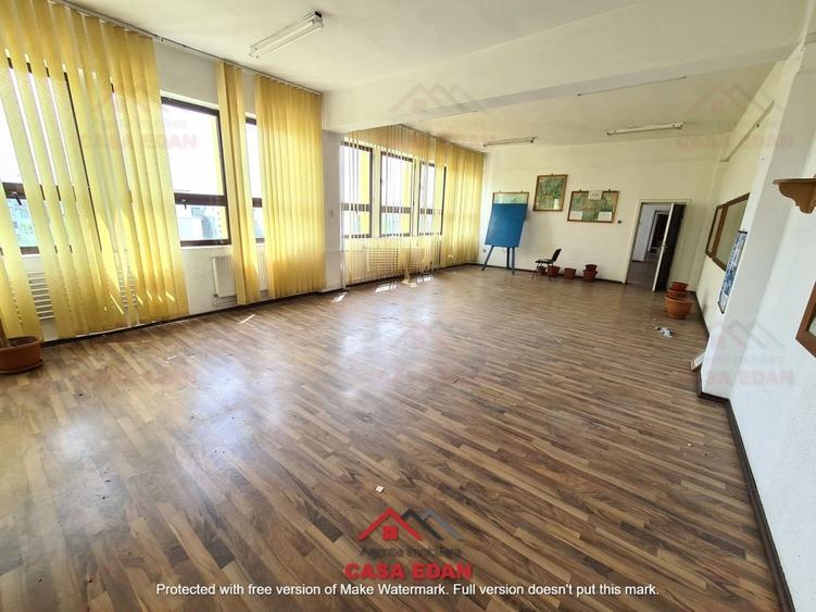 Cladire in Campina 4471 mp, teren 2405 mp--400.000e